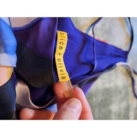 Alice+Olivia silk v neck sleeveless top sz Small - Picture 3 of 6